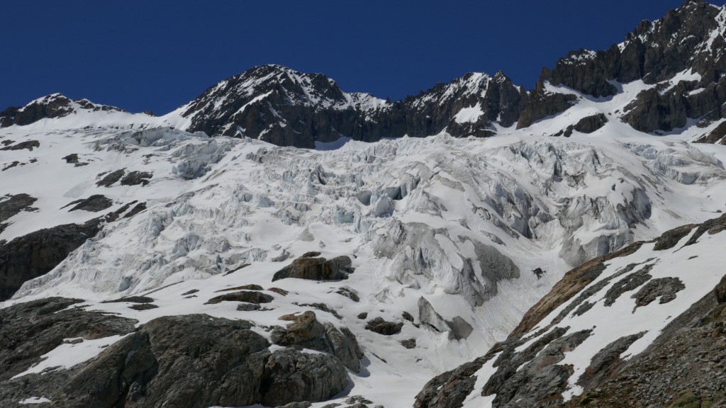 Le bas du glacier blanc vu dans la montée