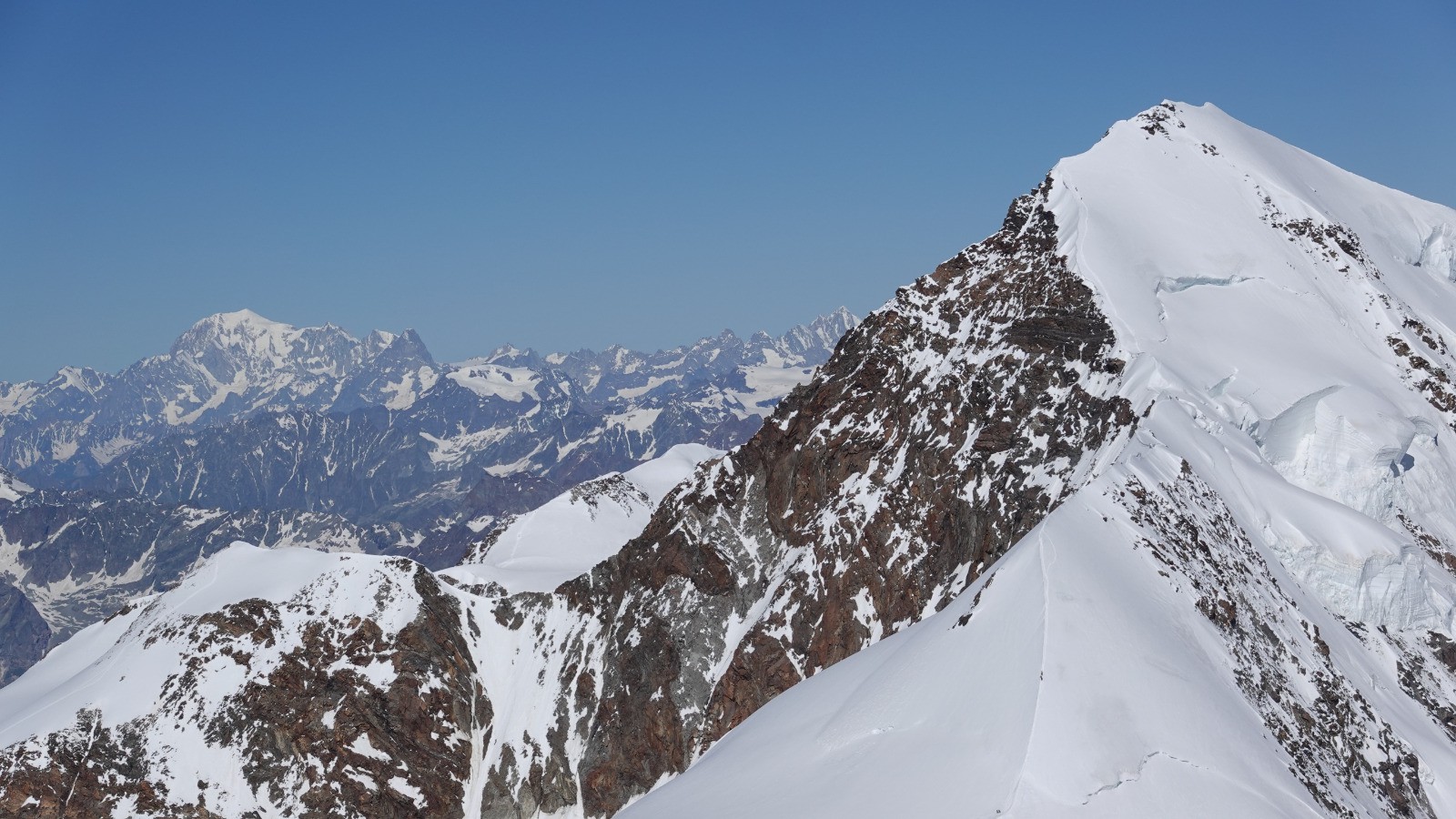 Mont-Blanc et Liskamm pris au téléobjectif