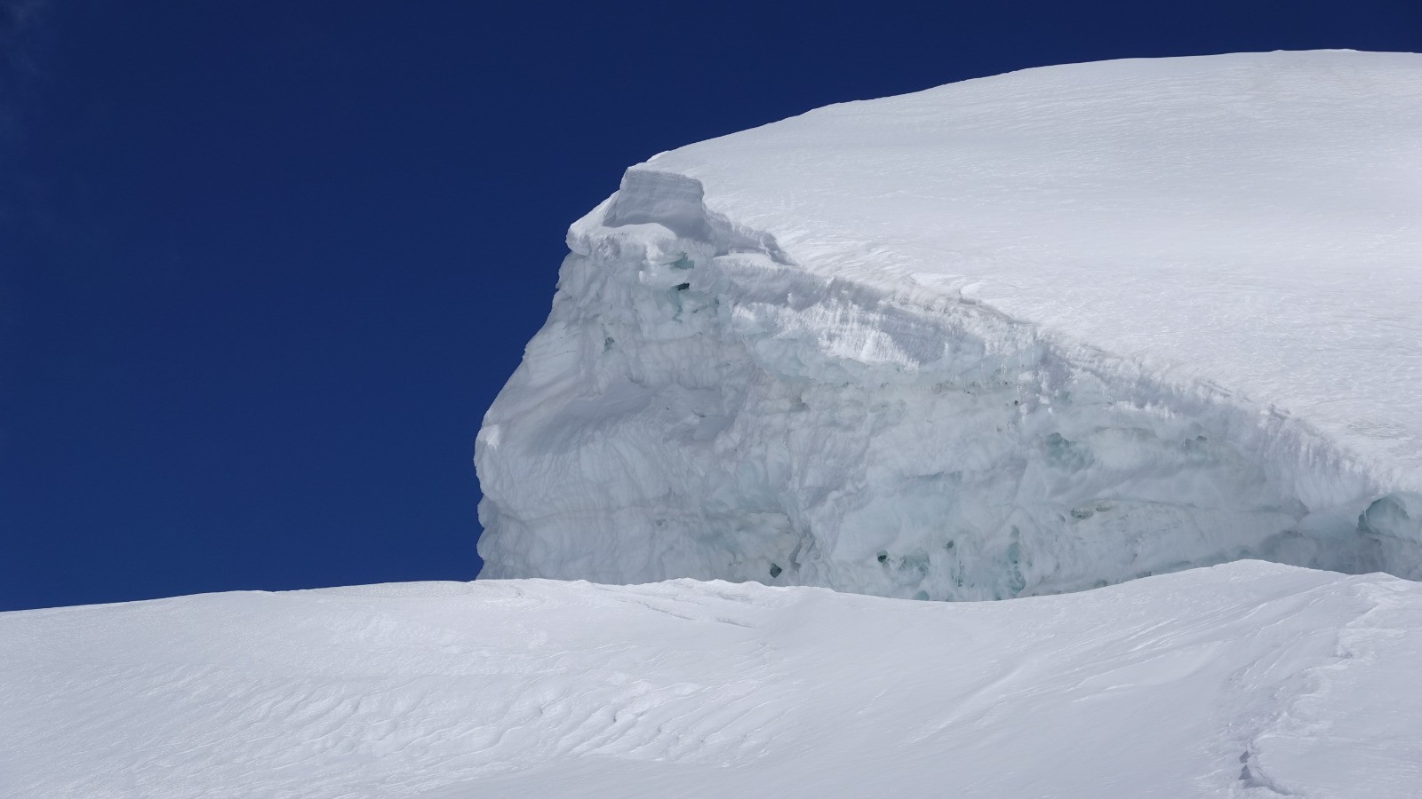 Le glacier au-dessus du Col entre les deux pointes