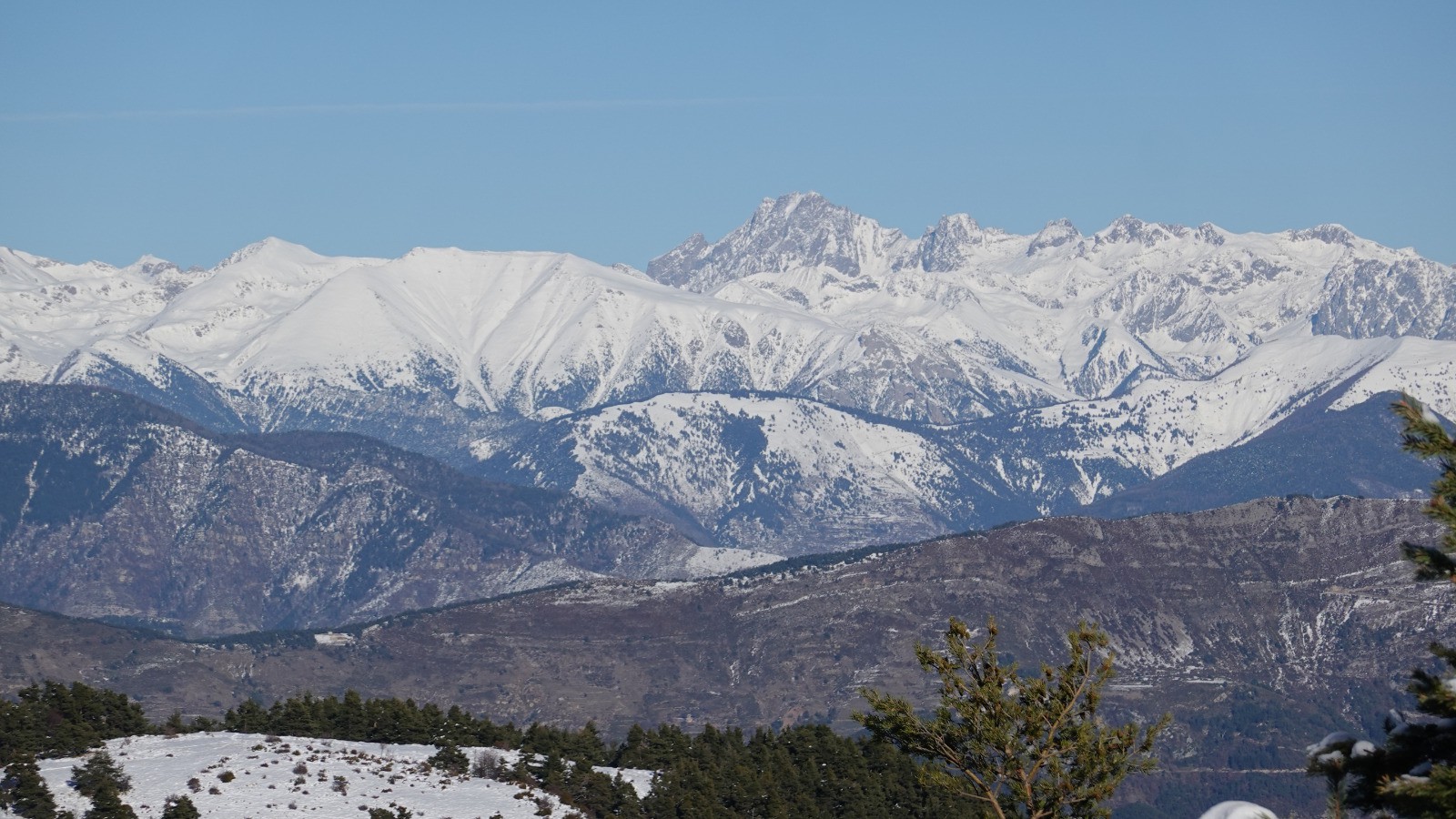 Panorama au téléobjectif sur le massif de l'Argentera