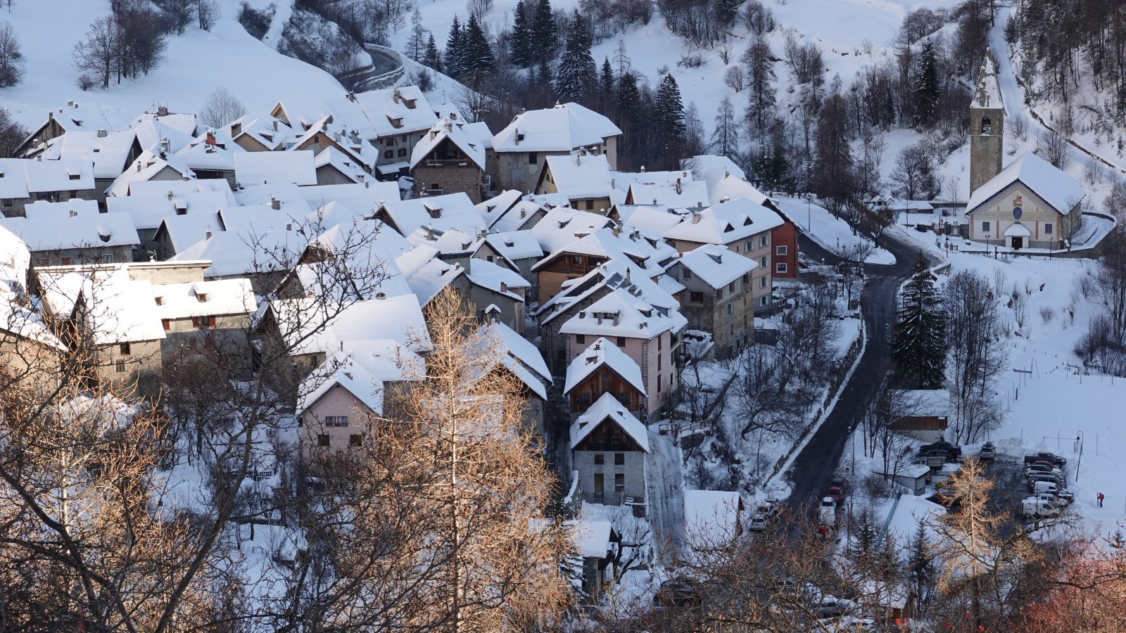 Le village de St-Dalmas sous la neige
