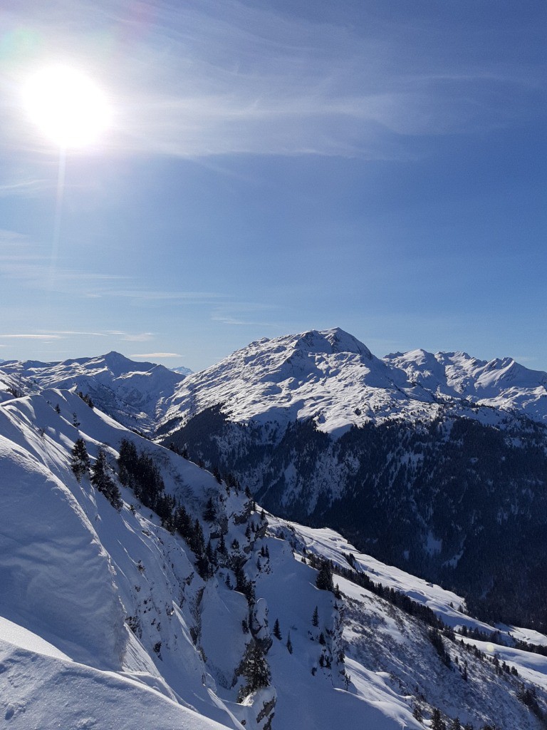 Grand Mont pris de Roche Parstire. Y'a une petite trotte :-D