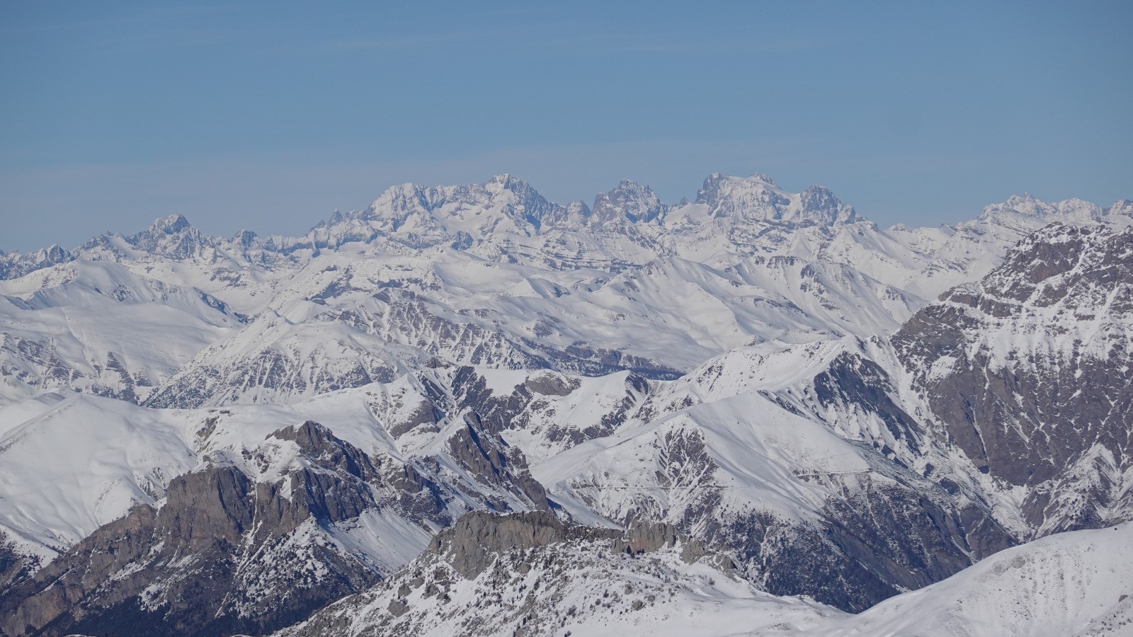 Panorama au téléobjectif sur le Mont Pelvoux et la Barre des Ecrins