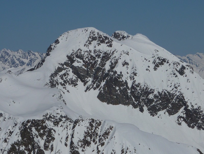 Mont Malinvern (bien enneigé, avril 2010) depuis la Tête des Tablasses.