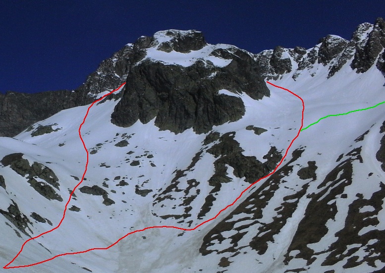 L'itinéraire en rouge : au choix (pentes moins raides à gauche). En vert la jonction avec l'itinéraire du Rocher Blanc
