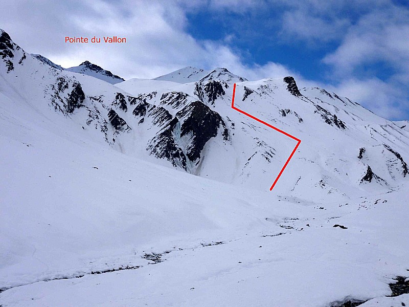 Pointe du Vallon vu depuis le val de Varlossière à la cote 2050. Le trait rouge est la voie parcourue en décembre 2013 (chemin d'été?).