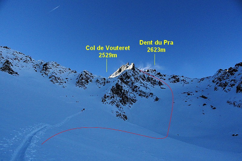 Itinéraire de la face NE du sommet E, vu de la combe de la Belle Etoile. Photo JulBont