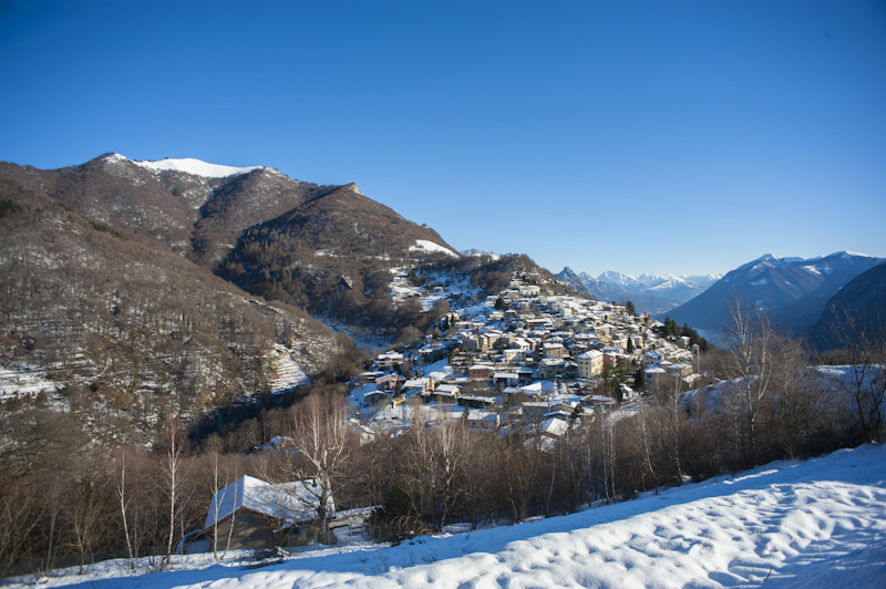 Le Monte Boglia domine le village de Brè et le lac de Lugano (à droite).