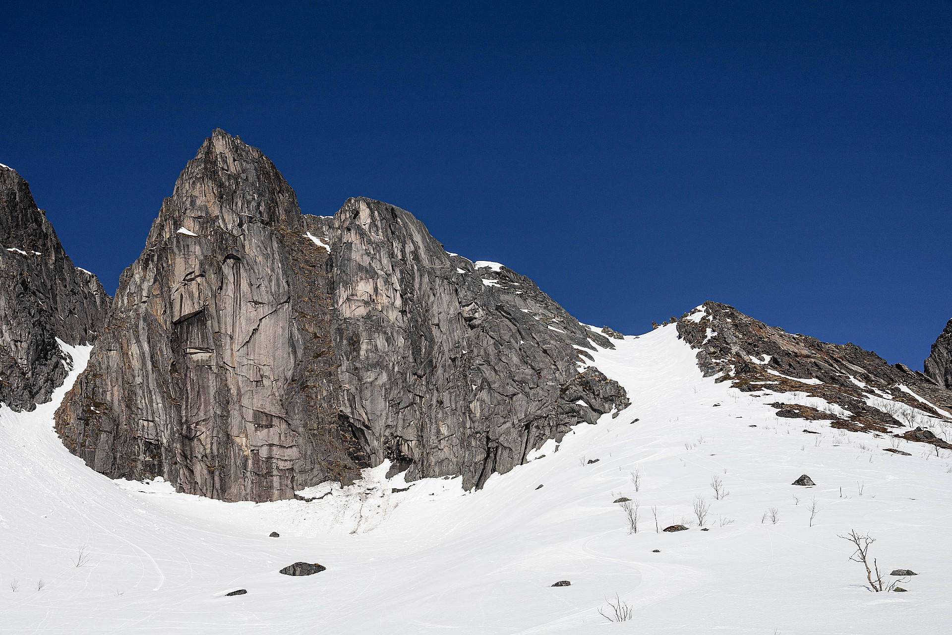 Le couloir 35 décrit est sur la droite, celui plus étroit sur la gauche, celui avec l'arche n'est pas visible, plus à gauche, et le 30 plus facile, pas visible sur la droite.