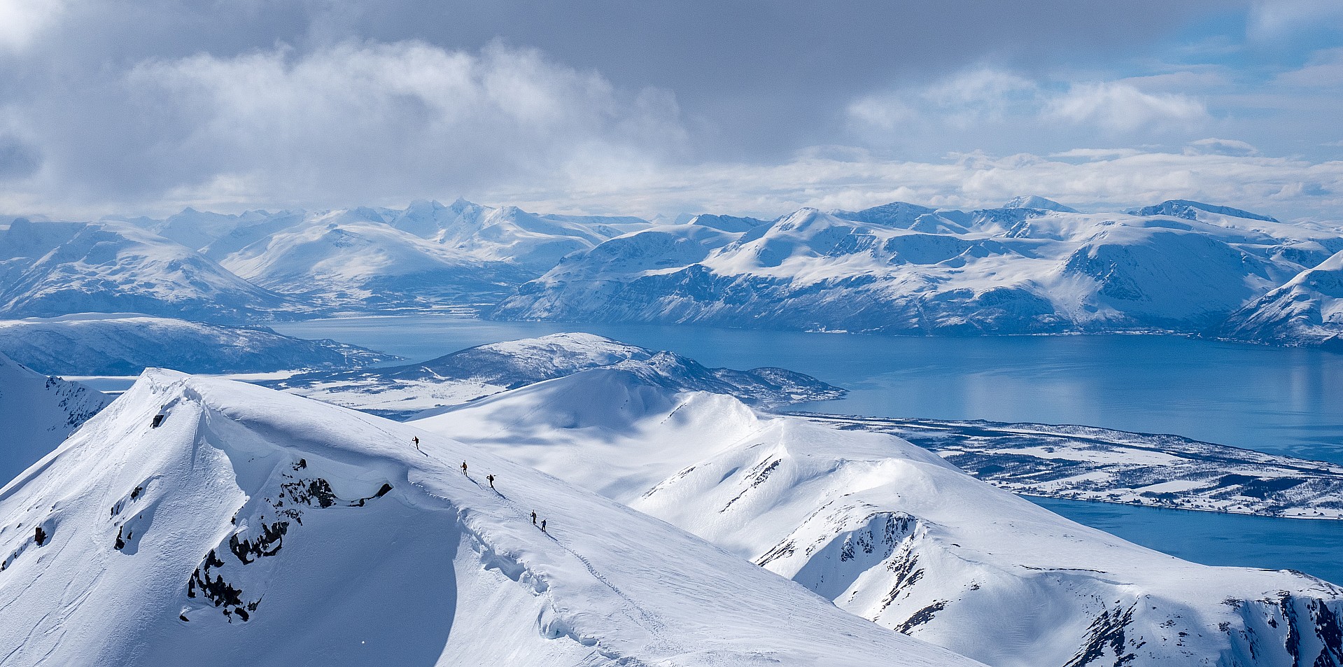 Vue du sommet du Storgalten vers l'W