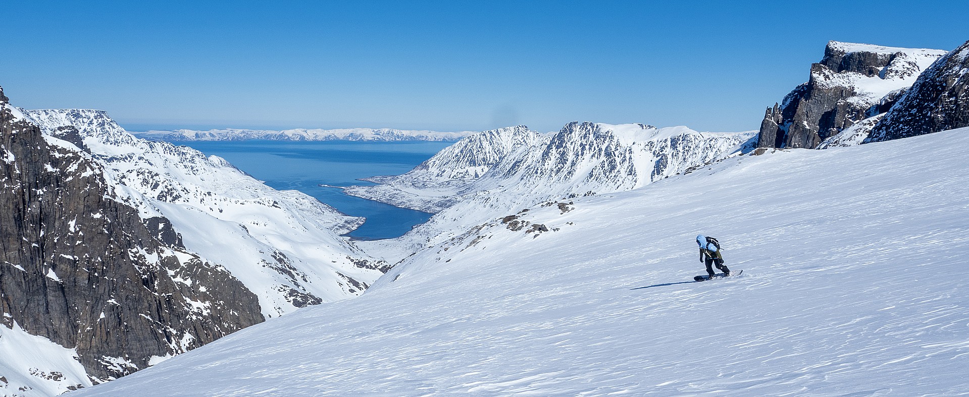 Descente de l'Øksfjorjøkelen