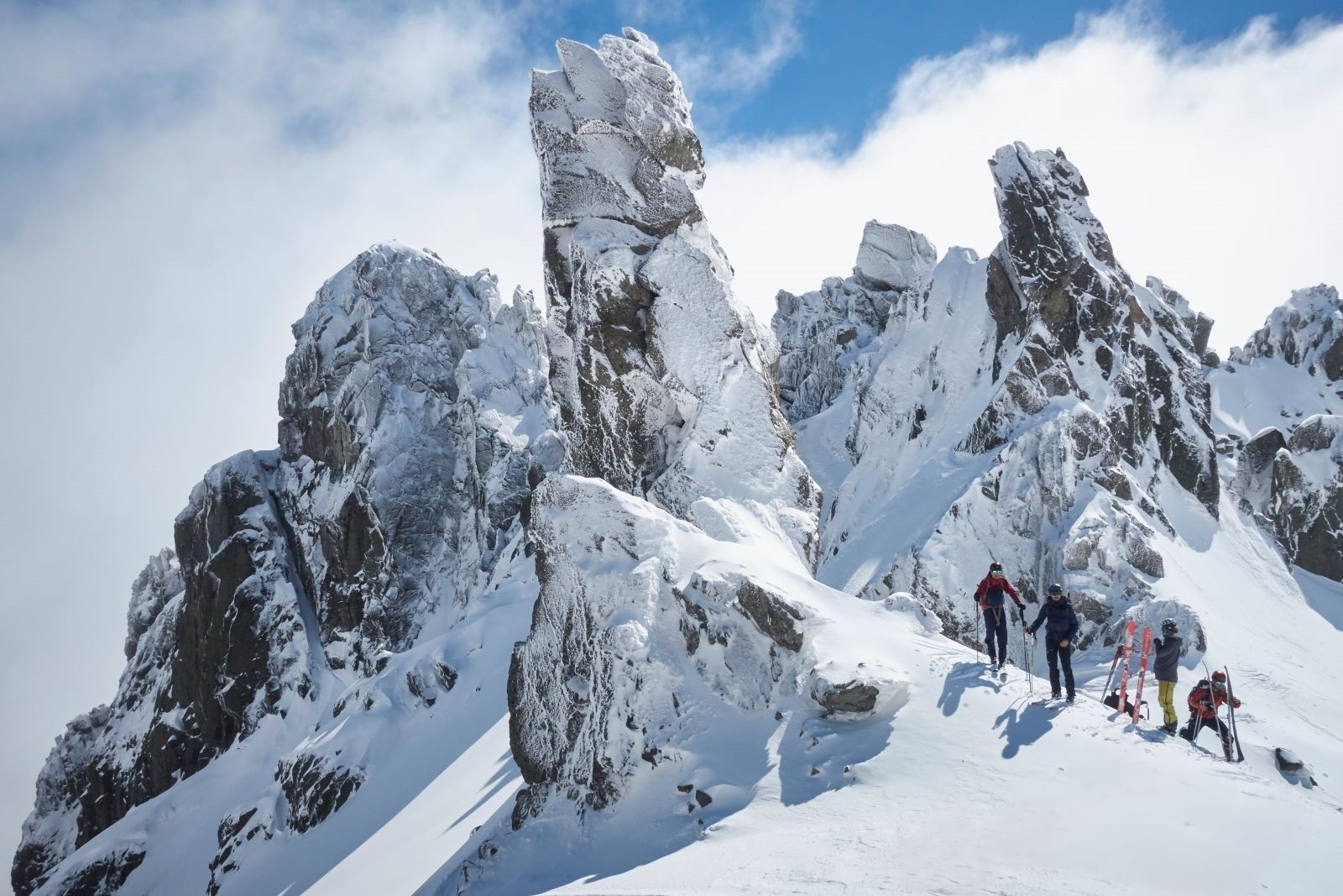Trans-Corsica à vélo-ski 🚴⛷️ - Ambiance givrée à la Bocca a u Frate (col du Fer de Lance) sous
le Rotondo.