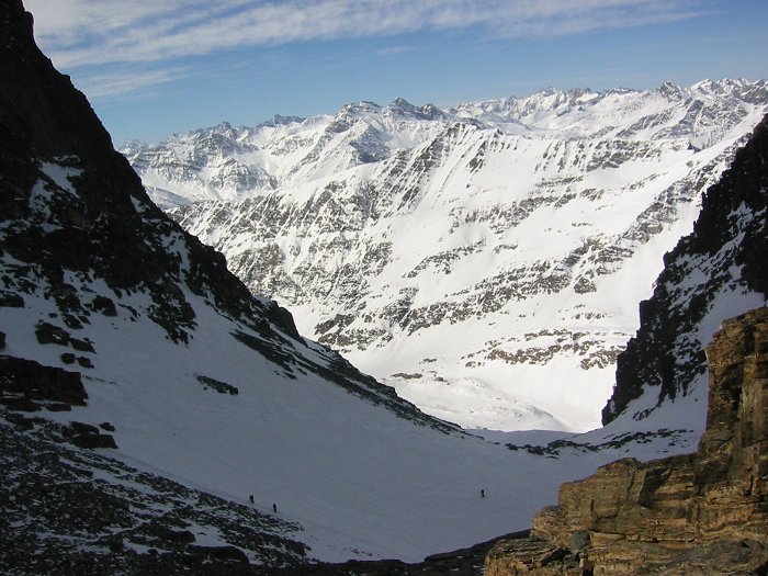 Summit : Du sommet (ou presque), vue sur la combe et le refuge Vallanta (tout en bas).