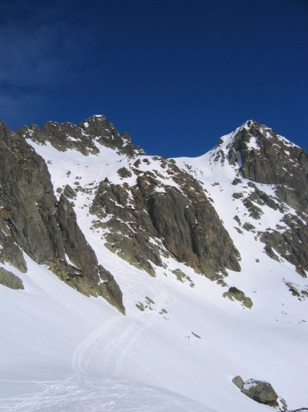Aigleton vers Dent du Pra : On emprunte les petits couloirs pour rejoindre l'arête S de la Dent du Pra