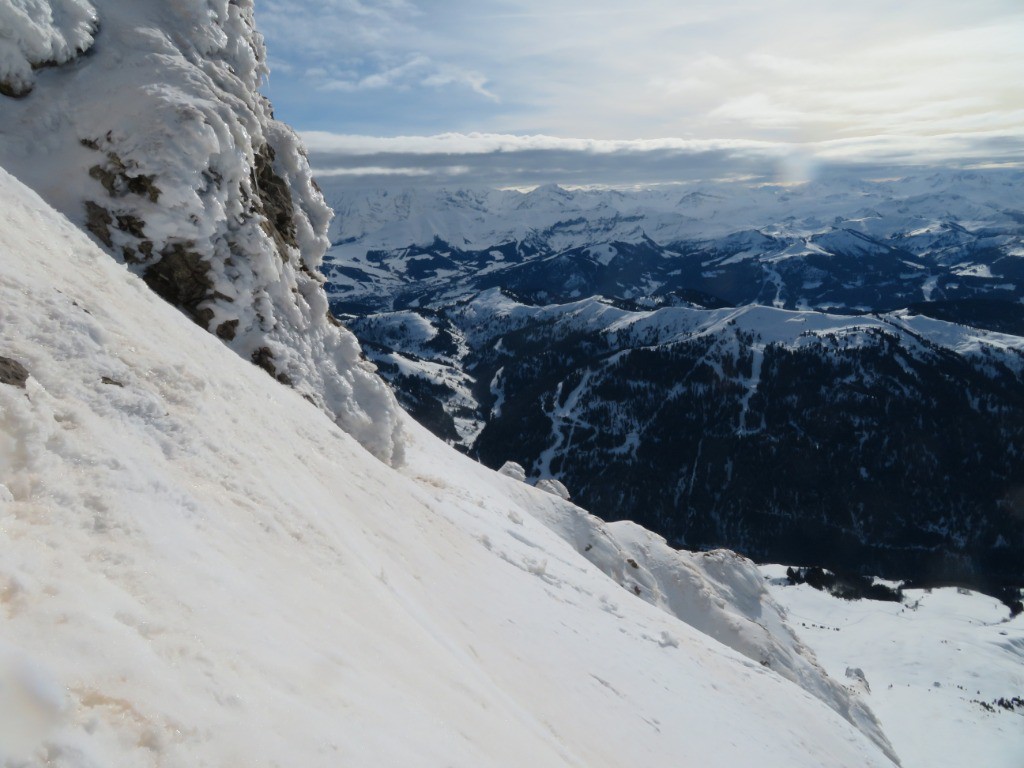 Massif du Mont-Blanc ennuagé.