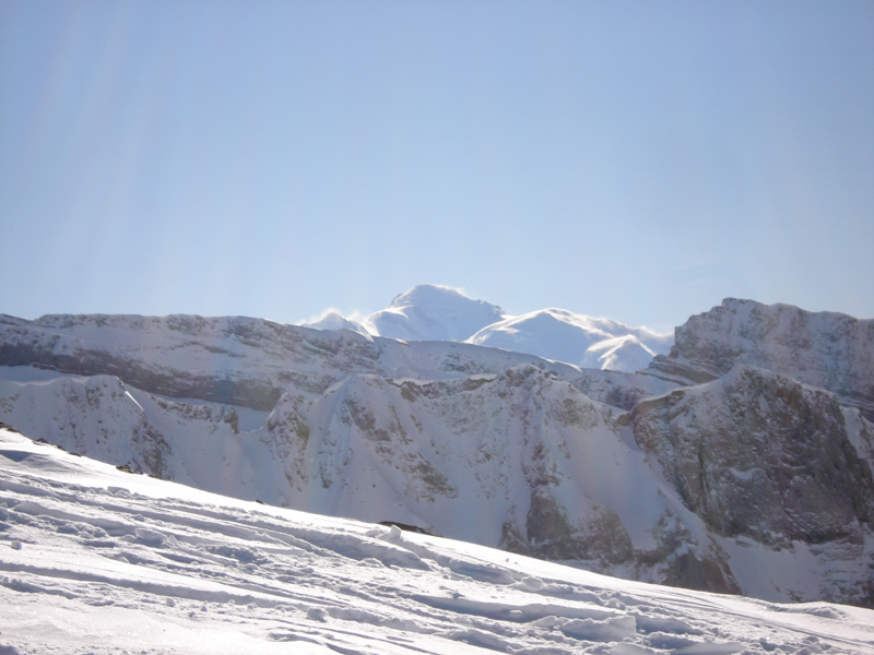 Mont blanc : Il devait bien souffler aujourd'hui sur le mont blanc, au vue des panaches de neige.