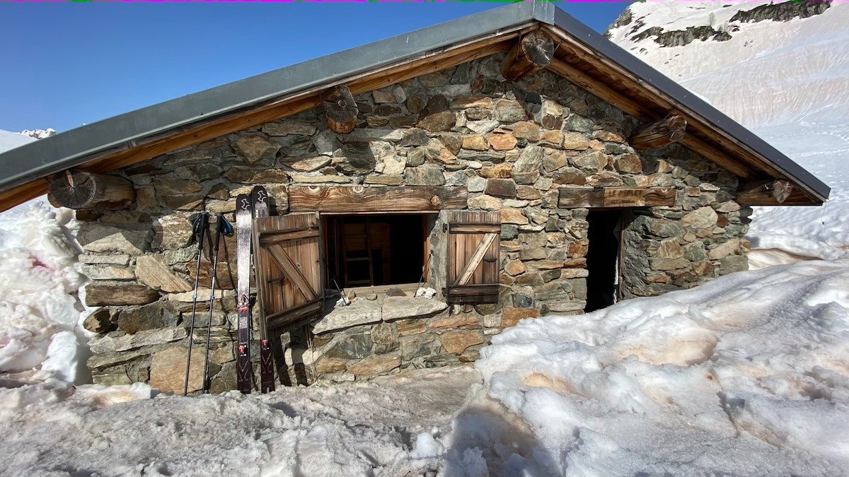 La porte est dégagée et réparée.