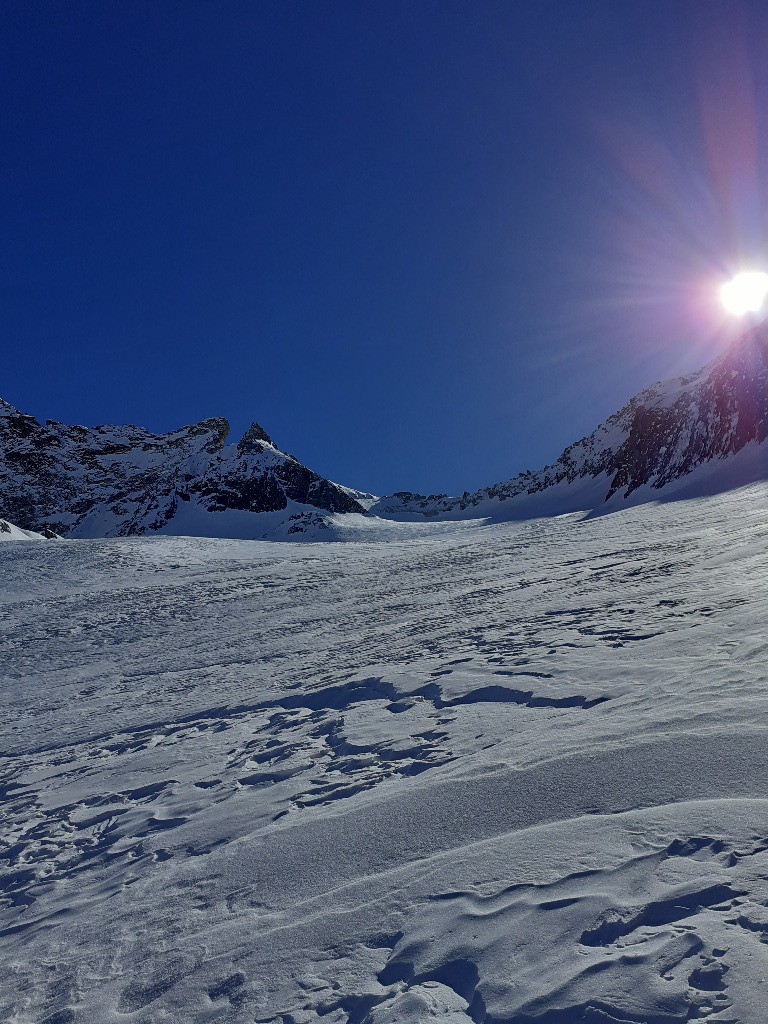 Col en vue en prenant pied sur le Glacier de la Roche du Tougne
