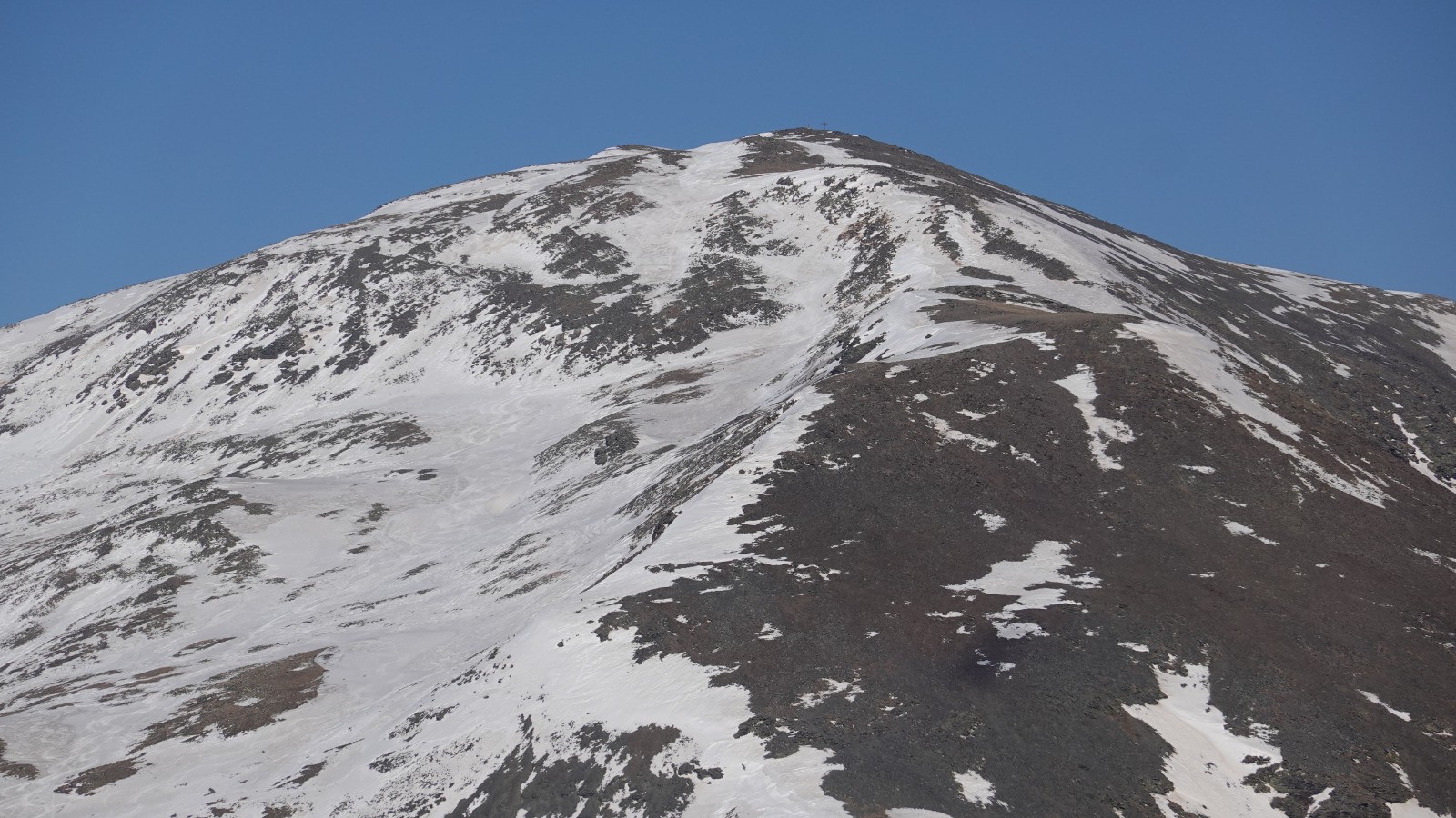 Le sommet du Puigmal pris au téléobjectif depuis la Tossa del Pas desl Lladres