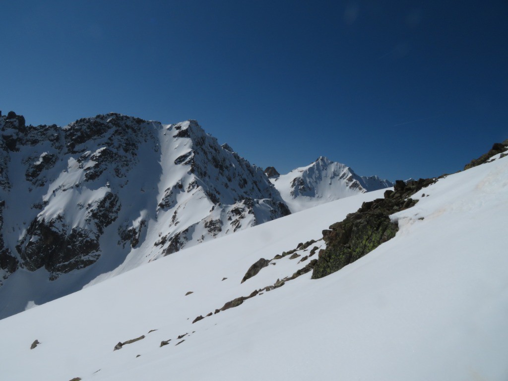 Dans la montée du Grand Morétan les deux premières descentes sont visibles.