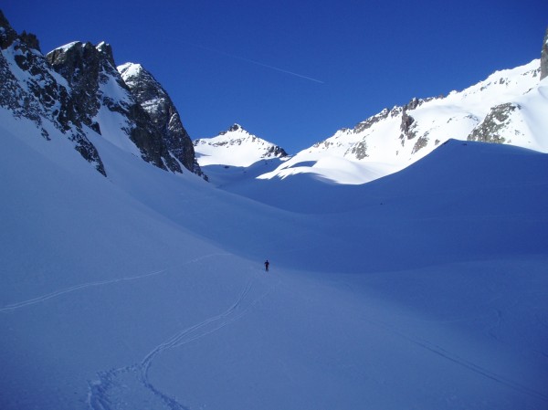 Luc sur glacier : Sur le glacier du Puys Gris. Passage à l'ombre bien skiable