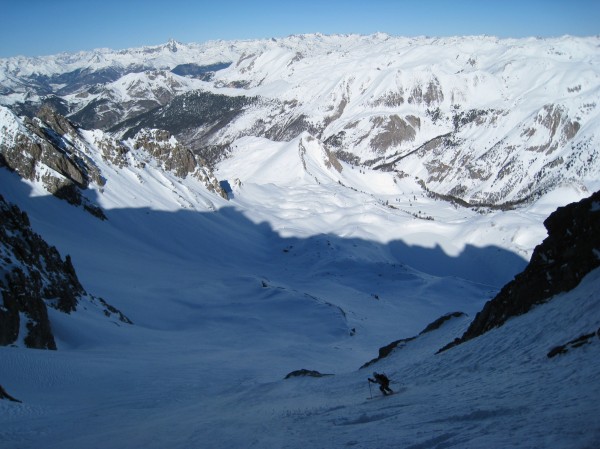 re peuf! : bonne poudre en rive droite sur la sortie du couloir Nord.