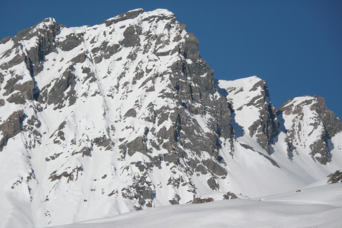 Le Roignais '2995 m) : Le couloir NE est masqué par le sommet
