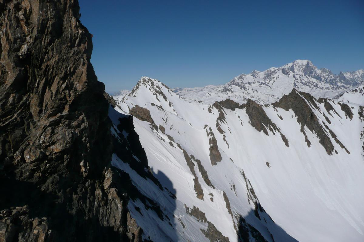 Le Mont Blanc : La Pointe de Combe Neuve au premier plan