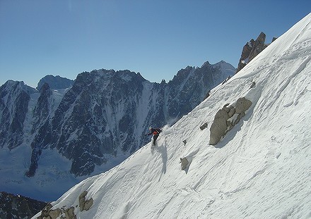 Virage sur fond d'Aiguille Verte