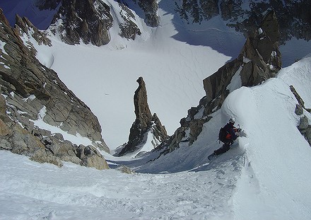 Haut du couloir inf. : A l'ombre neige regelée comme on aime