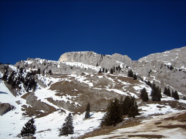 La Tour : La rampe et la croupe depuis le bas.