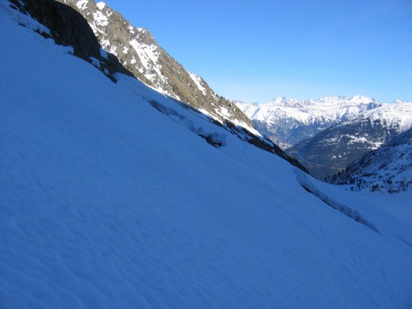 vallon du Merlet : Reptation impressionnante du manteau neigeux en versant Sud du vallon du Merlet