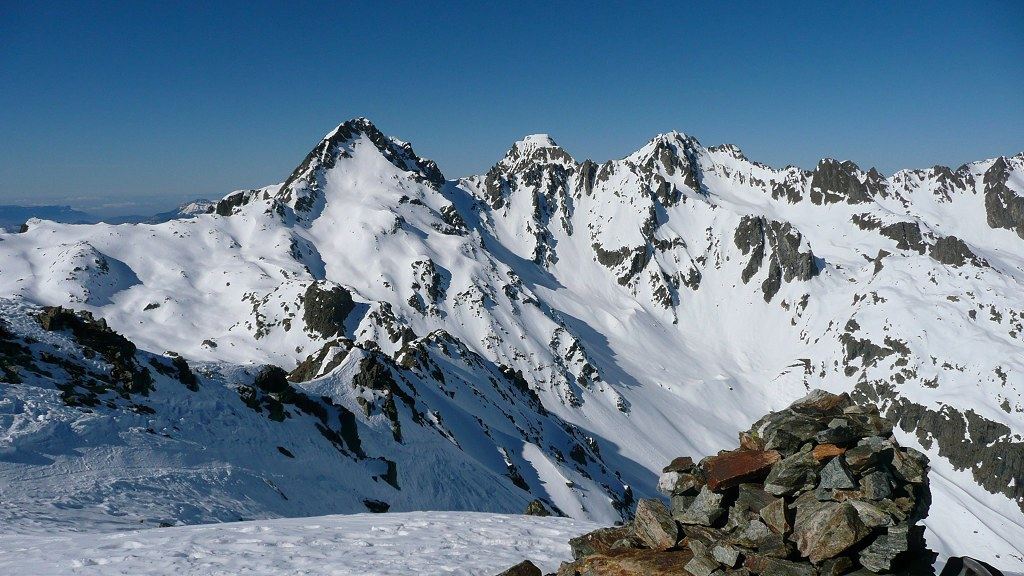 Rocher et bec d'Arguille : Chamechaude, Rocher et Bec D'Arguille vus depuis le sommet