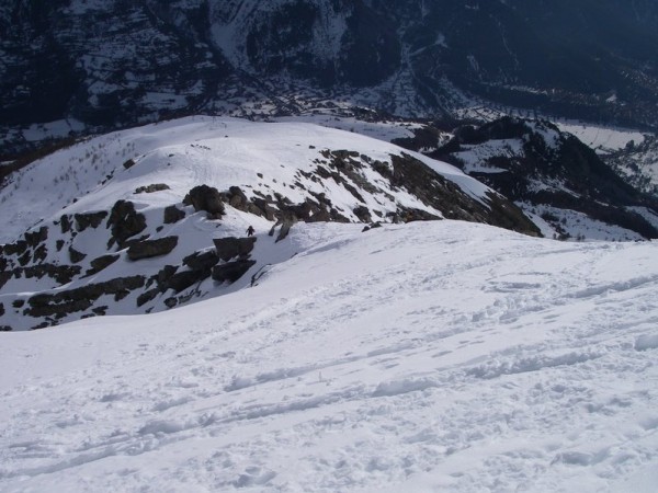 Crête au dessus du téleski : Il manque de la neige par endroit, on doit déchausser sur une vingtaine de mètres