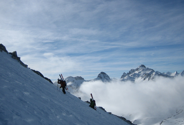 Tête de la Cassille : Dans les pentes finales de la face N de la Cassille, sur fond de Grand Galibier