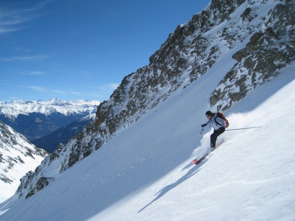 Couloir NE : Bébé en pleine action!! Bonne neige dans le couloir NE du Pic du Merlet!
