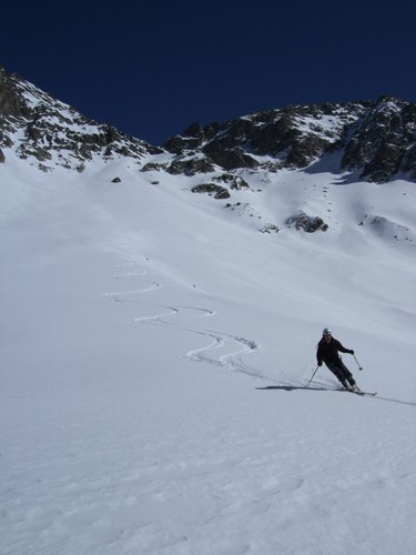 Milieu : Trés bon ski sur moquette à poils longs, dans ces pentes régulières