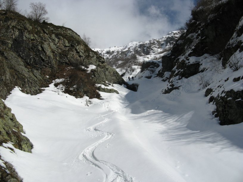 Dans le torrent de la Suffière : Très joueur quand il est bien rempli, mais ne pas y être en même temps qu'une grosse avalanche