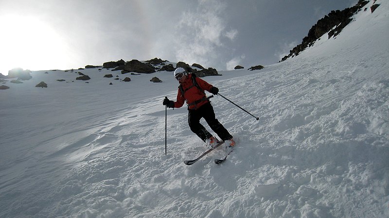 Couloir Nord : Anne, encore plus à l'aise, sur un ski