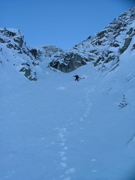 sous le ressaut inférieur : Premier tiers du couloir N des Grands Moulins, sous le passage clef en condition moyennes ce 02/03/2005