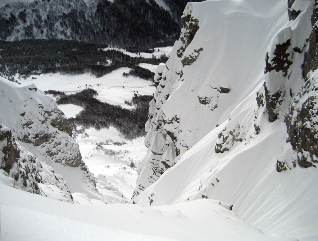 L'entrée du couloir : Vu du haut, quelle ambiance entre ces piliers!