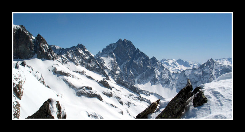 l'Olan majestueux : Depuis la côte 3020 m, le haut Valjouffrey et l'Olan.