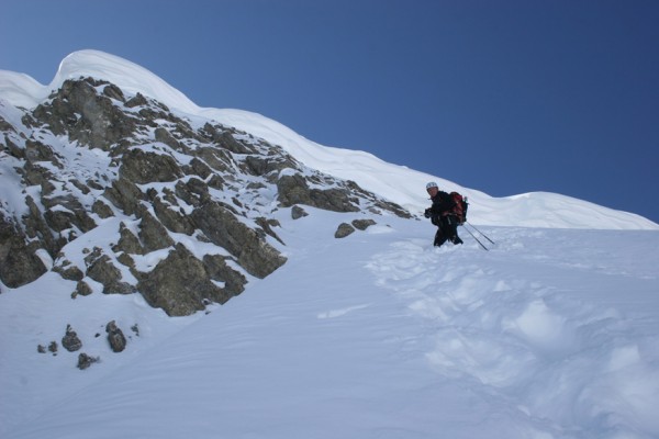 Arrêt 100m avant le sommet : Le haut est un peu trop caillouteux, par contre, la descente s'annonce superbe dans une bonne poudreuse