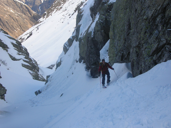 col des berches : la montée par le canyon dans le verrou vers 2000m;
