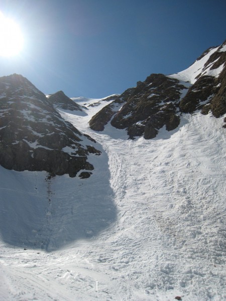 Couloir Y : Le goulet du bas, très bien rempli.