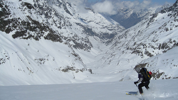 Grand cadre : Immense ce vallon, une mine de randos