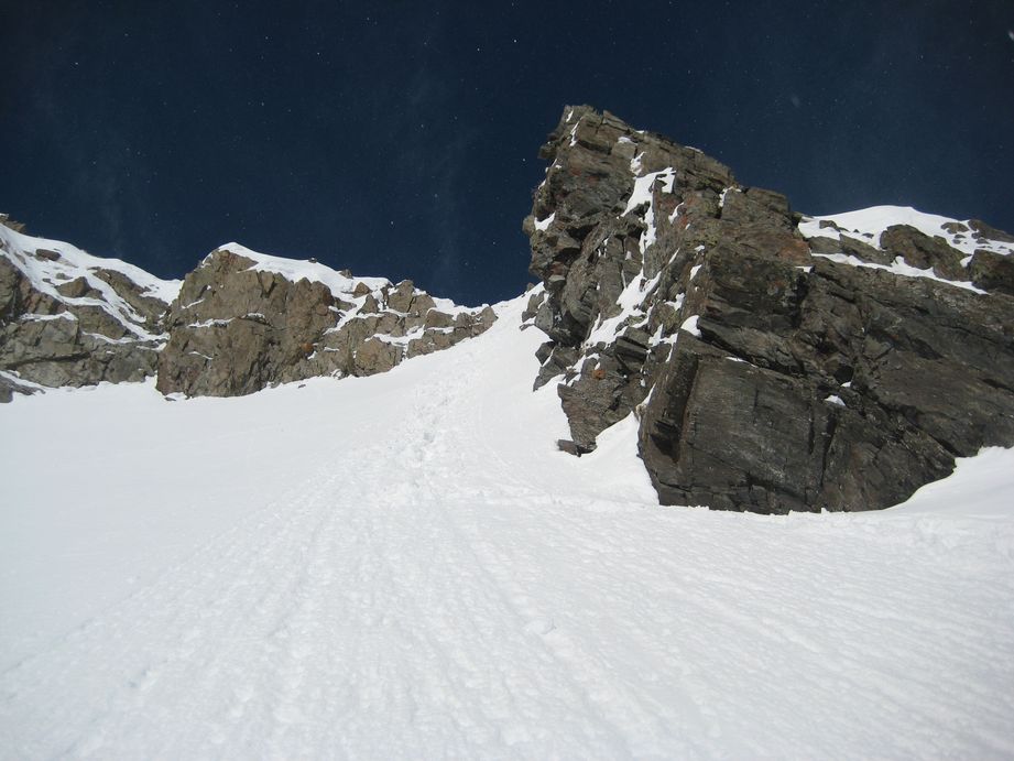 Porte d'entrée : Le petit couloir qui donne accès à la combe Est facile