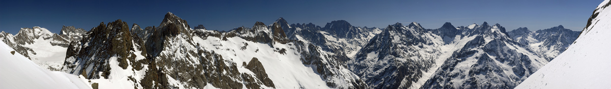 Vue grand large : Depuis le col de Burlan, du Râteau jusqu'à l'Olan, ils sont (presque) tous là !
