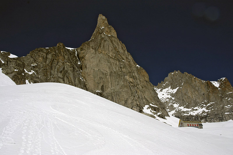 Quelle descente ! : Le sommet, le refuge et la trace...
qui est le Bon, qui est la Brute, qui est ... ?