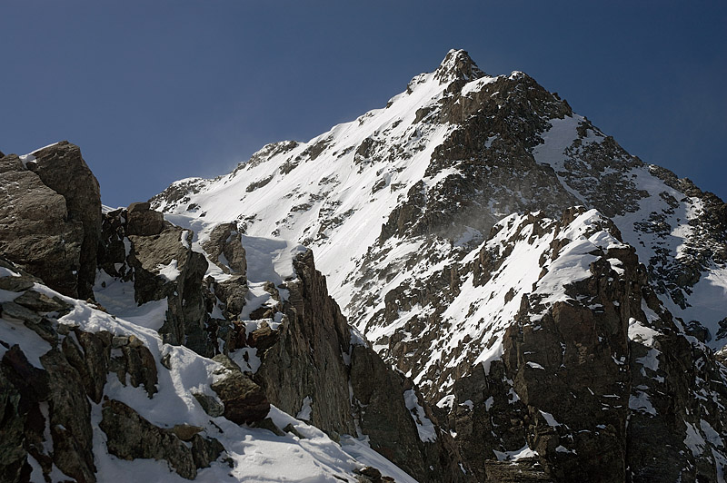 A l'abri du vent... : La face Est de la cime de Clot Chatel...... on se calme, ça passe pas en bas !